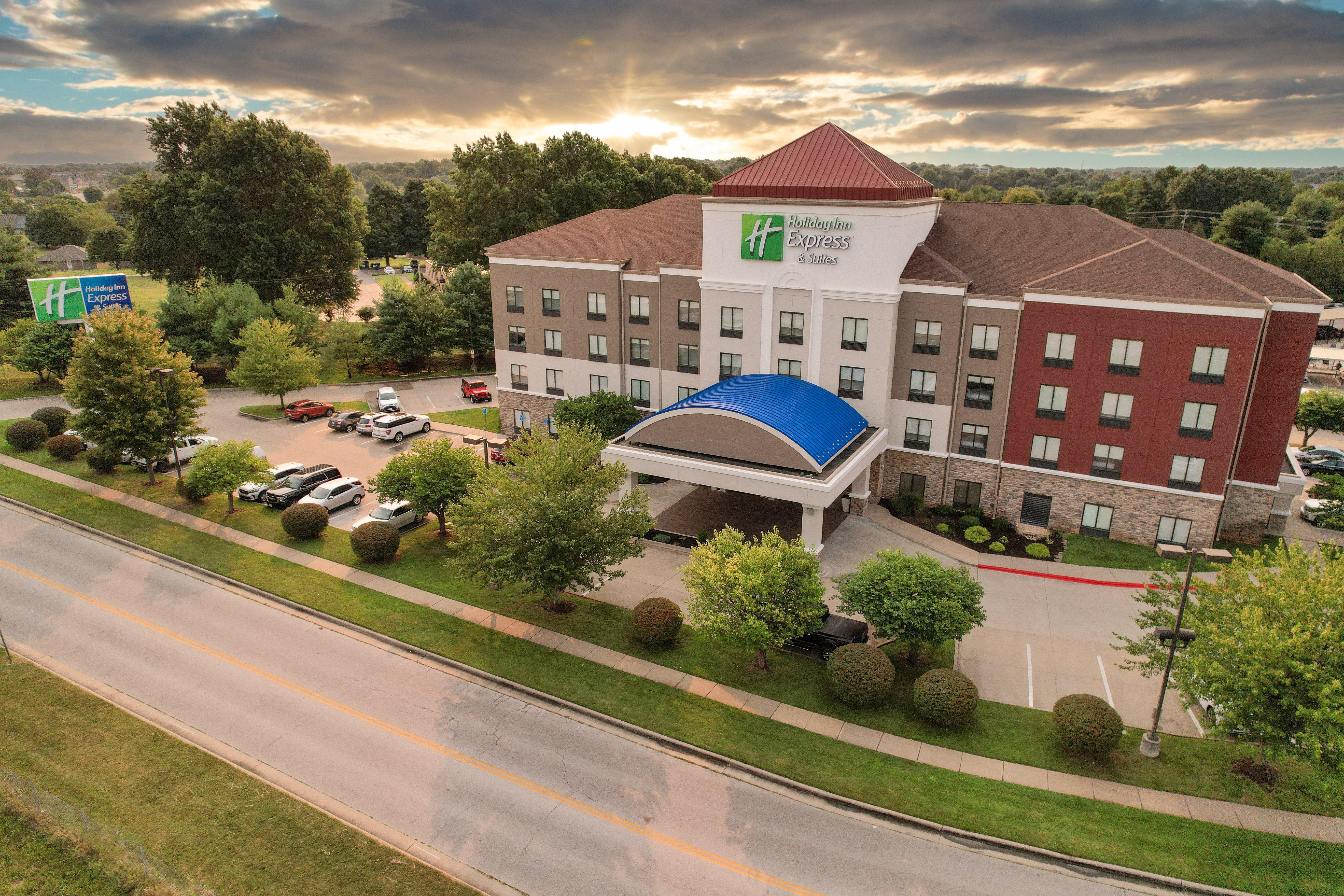 Holiday Inn Express And Suites Springfield Medical District By Ihg Εξωτερικό φωτογραφία